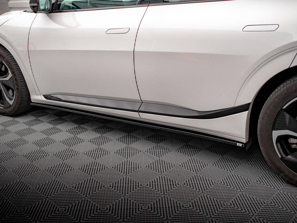 Maxton Design Kia EV6 GT-Line Mk1 side skirts and diffusers, sleek body styling components for enhanced aerodynamics and sporty look.