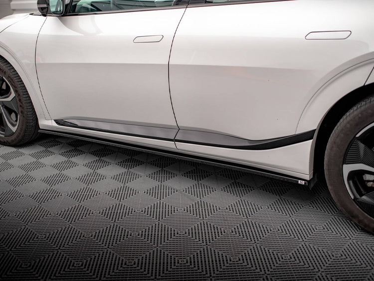 Maxton Design Kia EV6 GT-Line Mk1 side skirts and diffusers, sleek body styling components for enhanced aerodynamics and sporty look.