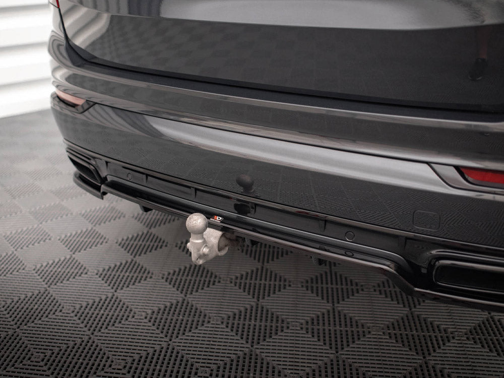 Maxton Design rear splitter with vertical bars for Volvo XC90 R-Design Mk2 and facelift, enhancing body styling details.