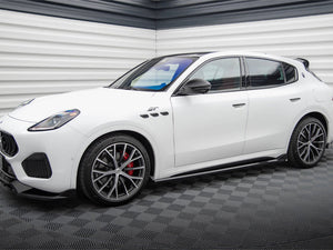 Maxton Design side skirts diffuser for Maserati Grecale GT and Modena Mk1, body styling accessory, in black with aerodynamic design.