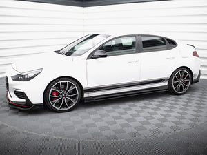 Maxton Design V.5 side skirt diffusers on Hyundai I30 N hatchback and fastback models, showcasing sleek aerodynamic styling.
