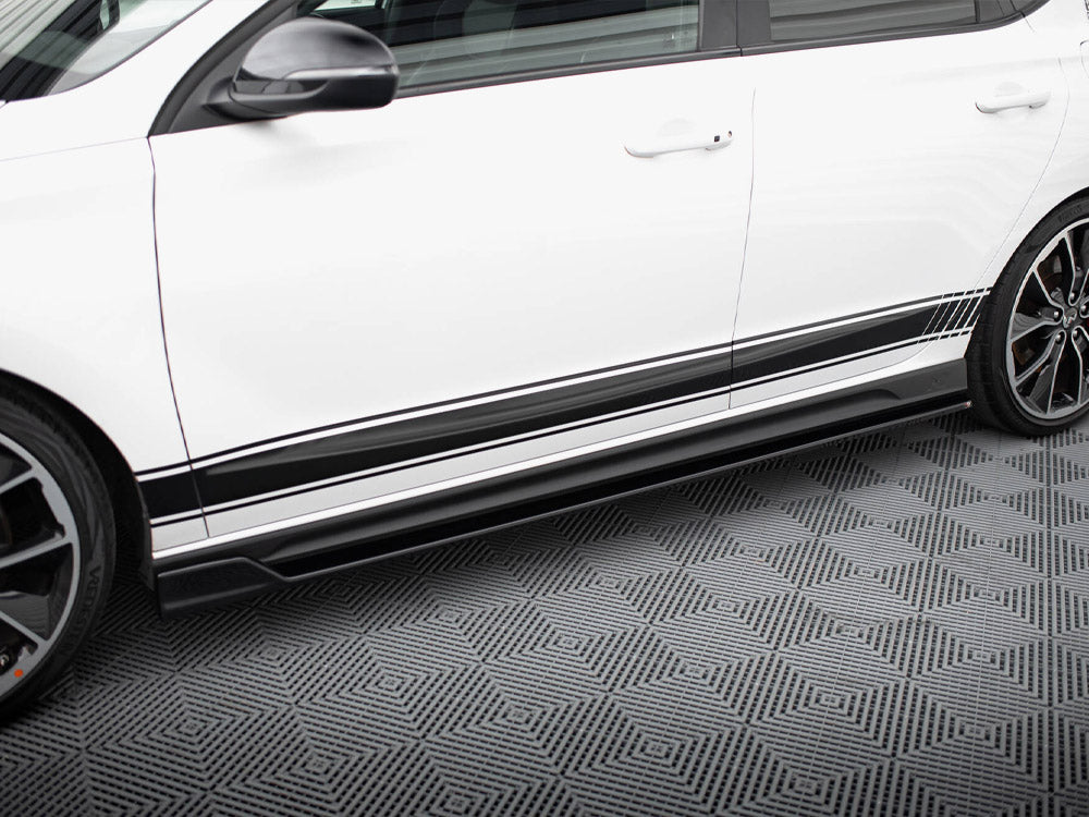 Maxton Design V.5 side skirt diffusers for Hyundai I30 N N-Line hatchback and fastback models, showcasing sleek aerodynamic styling