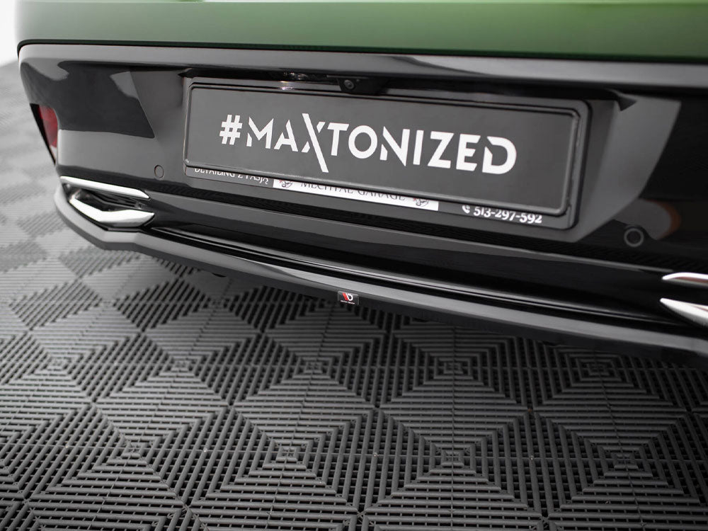 Maxton Design rear splitter with vertical bars installed on a Peugeot 308 Hatchback Mk3, enhancing body styling and aerodynamics.
