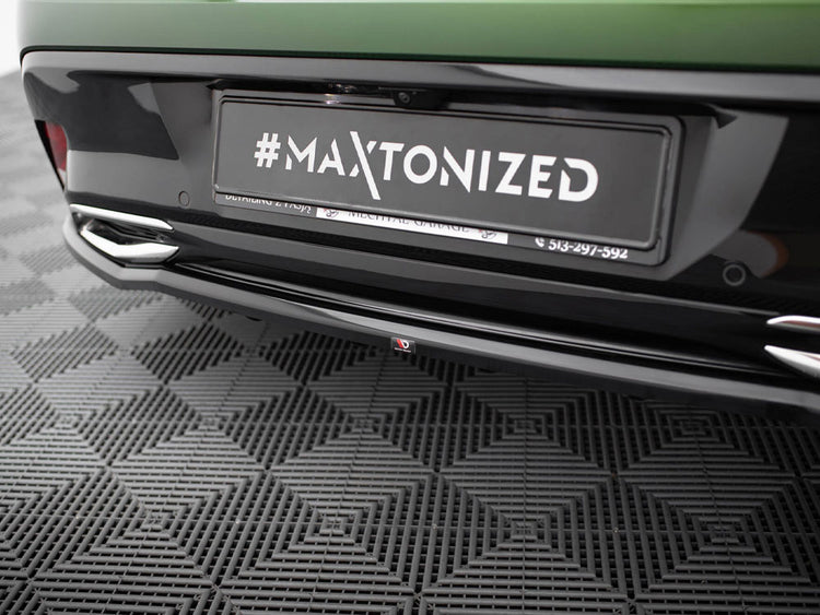 Maxton Design rear splitter with vertical bars installed on a Peugeot 308 Hatchback Mk3, enhancing body styling and aerodynamics.