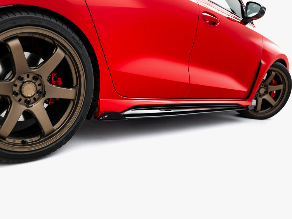 Maxton Design Audi RS3 Sportback 8Y Facelift side flaps in body and styling, showcasing the sleek aerodynamic design.
