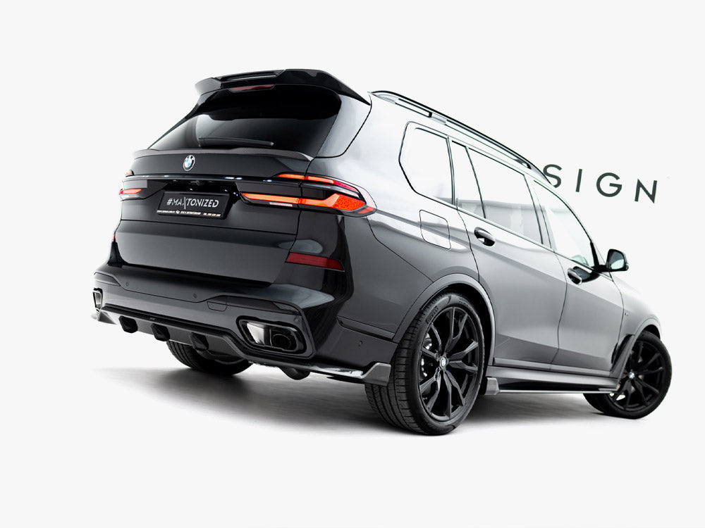 Maxton Design Prepreg carbon fiber rear diffuser for BMW X7 M-Pack G07 facelift, stylish body and styling accessory, sleek carbon fiber look.
