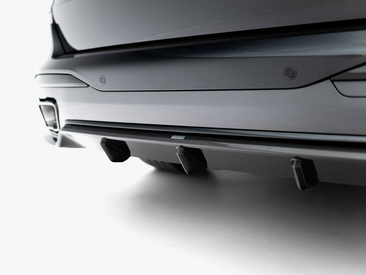 Maxton Design Prepreg Carbon Fiber Rear Diffuser for BMW X7 M-Pack G07 Facelift, showcasing sleek aerodynamic body styling.