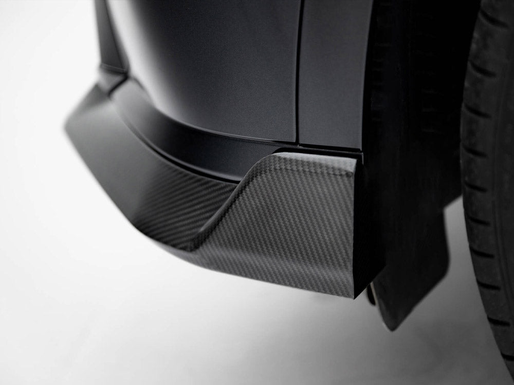 Maxton Design Prepreg carbon fiber rear diffuser for BMW X7 M-Pack G07 facelift, body styling accessory with aerodynamic design
