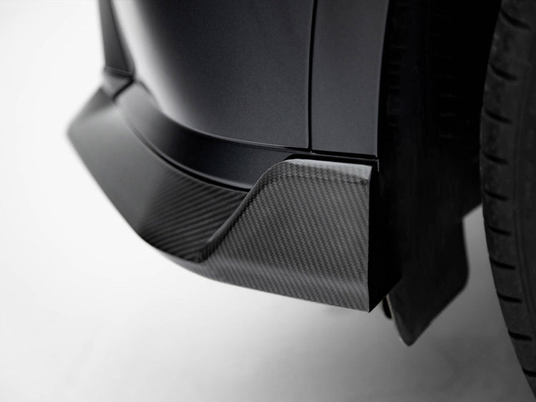 Maxton Design Prepreg carbon fiber rear diffuser for BMW X7 M-Pack G07 facelift, body styling accessory with aerodynamic design