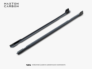 Prepreg carbon fiber side skirts for BMW X7 M-Pack G07 facelift, MAXTON® DESIGN body and styling accessory with sleek black finish.