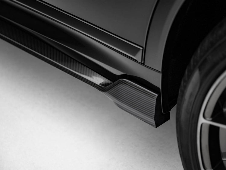 Maxton Design Prepreg Carbon Fiber side skirts for BMW X7 M-Pack G07 facelift, lightweight body styling accessories, sleek carbon fiber finish