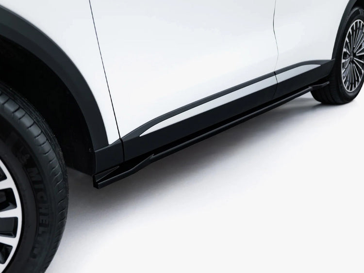 Maxton Design Omoda 9 Mk1 side skirt diffusers for body styling, shown on a car's side profile with aerodynamic design features.
