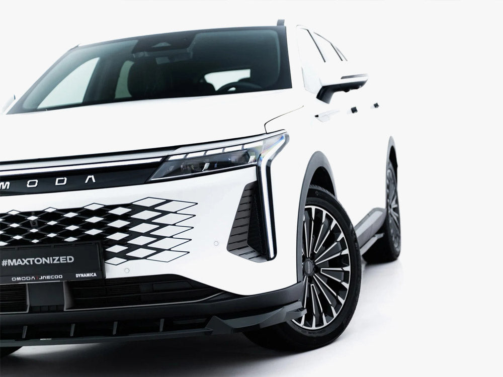 Maxton Design Omoda 9 Mk1 front splitter for body and styling, shown mounted on the vehicle with a sleek, aerodynamic design.