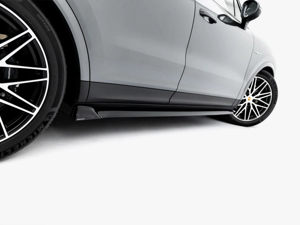 Maxton Design V.2 side skirt diffusers for Porsche Cayenne SUV and Coupe Mk3 Facelift, body styling accessories in black.