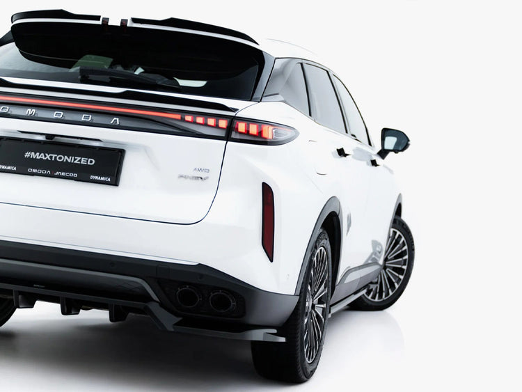 Maxton Design full body kit for Omoda 9 Mk1, including front bumper, side skirts, and rear diffuser, in black finish.