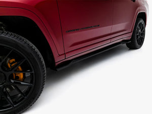 Maxton Design Jeep Grand Cherokee L Mk5 full body kit installed, featuring front bumper, side skirts, and rear diffuser for a sporty look.