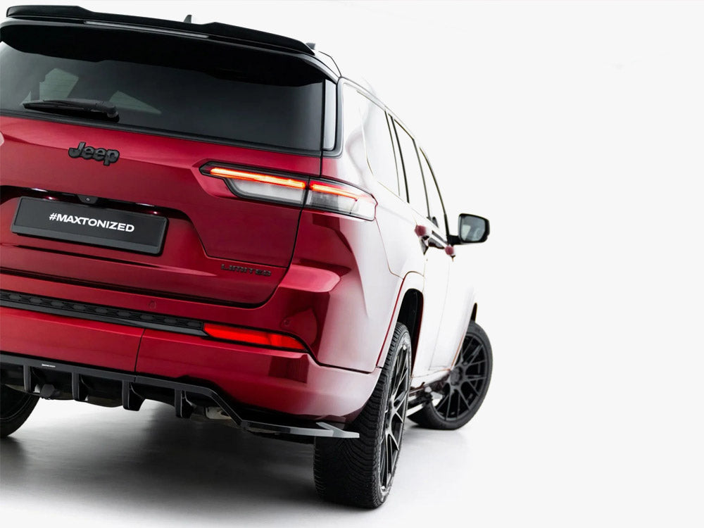 Maxton Design full body kit for Jeep Grand Cherokee L Mk5, featuring aerodynamic side skirts, front splitter, and rear diffuser.