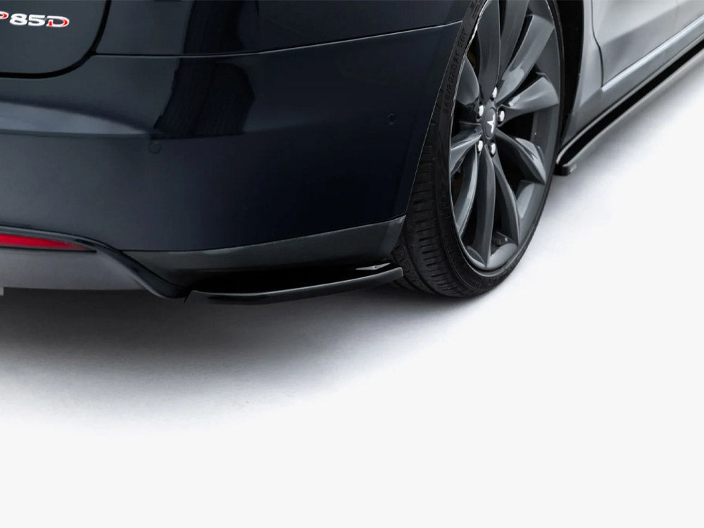 Maxton Design rear side splitters V.1 for Tesla Model S Mk1 in black, mounted on the car's sides enhancing aerodynamics and style.