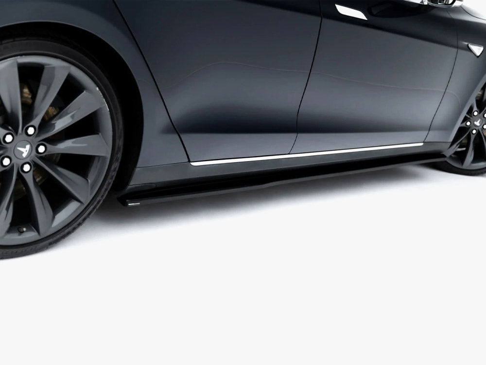 Maxton Design side skirt diffusers V.2 for Tesla Model S Mk1, black aerodynamic exterior car accessories, close-up view.