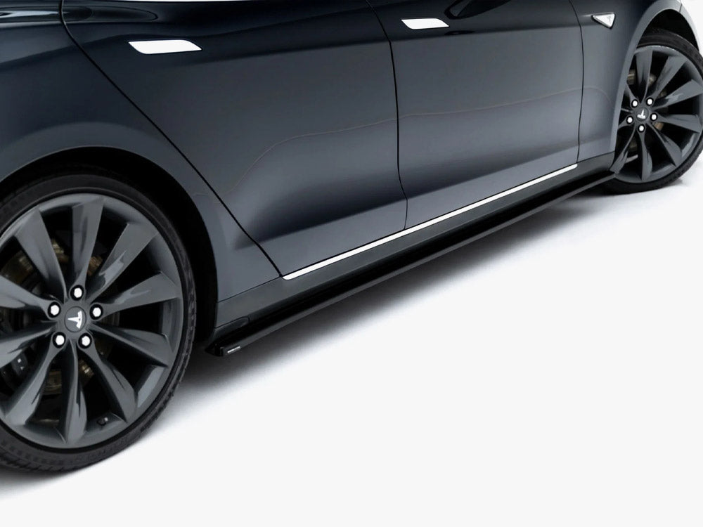 Maxton Design Tesla Model S Mk1 side skirt diffusers V.1 in black, showing sleek aerodynamic styling on the car's side profile.