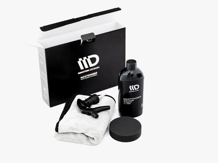 MAXTON® DESIGN Maxtonizer detailer for splitters shown on a car, highlighting its sleek design and application surface.