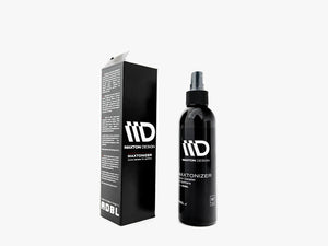 MAXTON® DESIGN Maxtonizer detailer for splitters shown on a car, highlighting precise application and sleek splitter detailing.