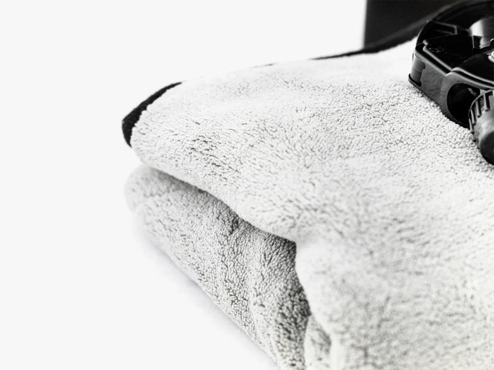 Maxtonizer detailer for splitters by MAXTON® DESIGN, showing close-up of the product applicator and splitter surface.